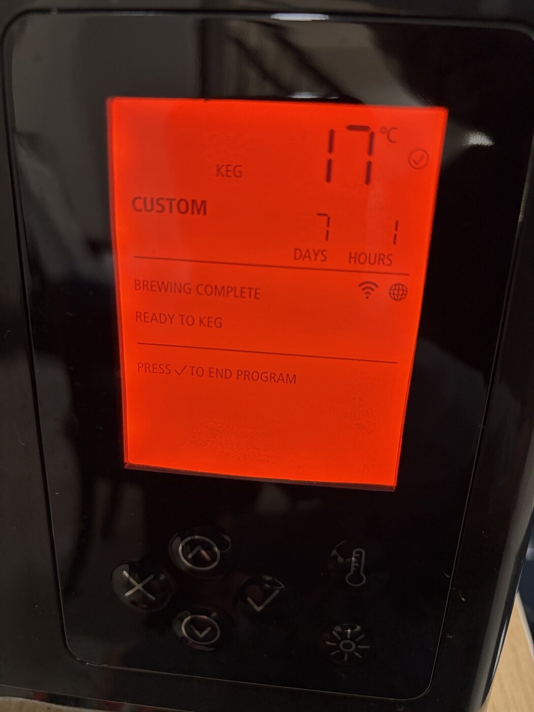 BeerDroid画面に7日1時間、BREWING COMPLETE、READY TO KEGと表示された様子