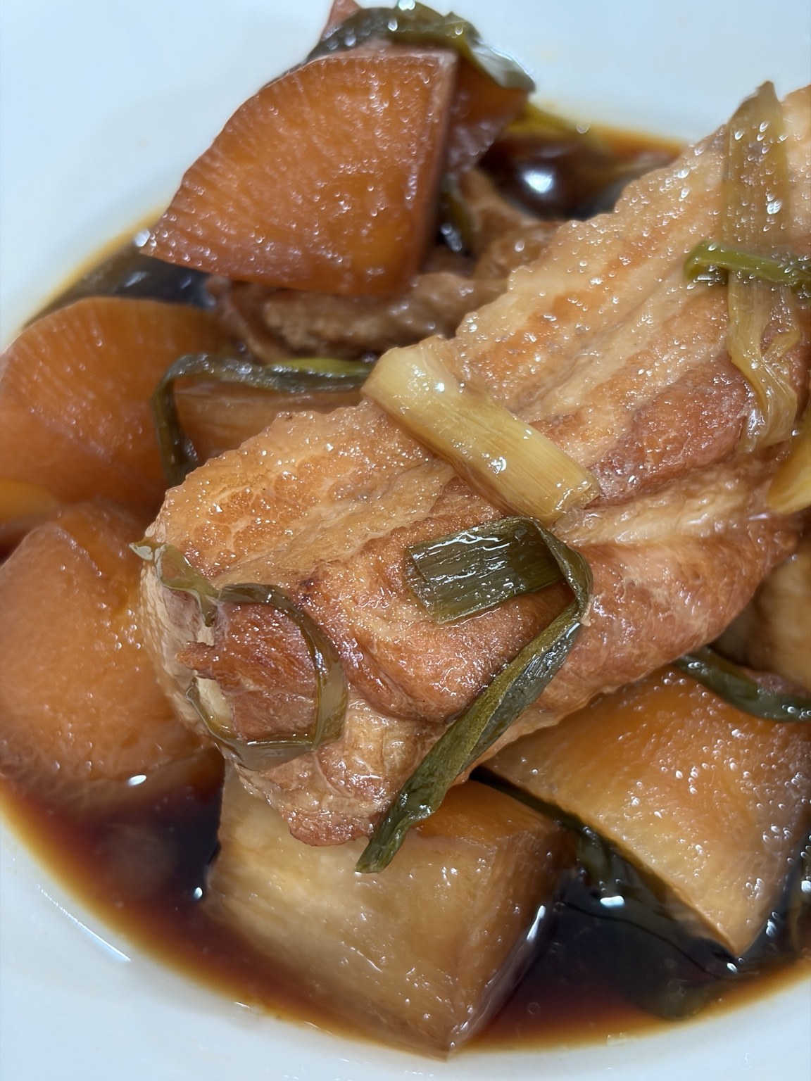 圧力鍋で作った豚の角煮と味の染みた大根