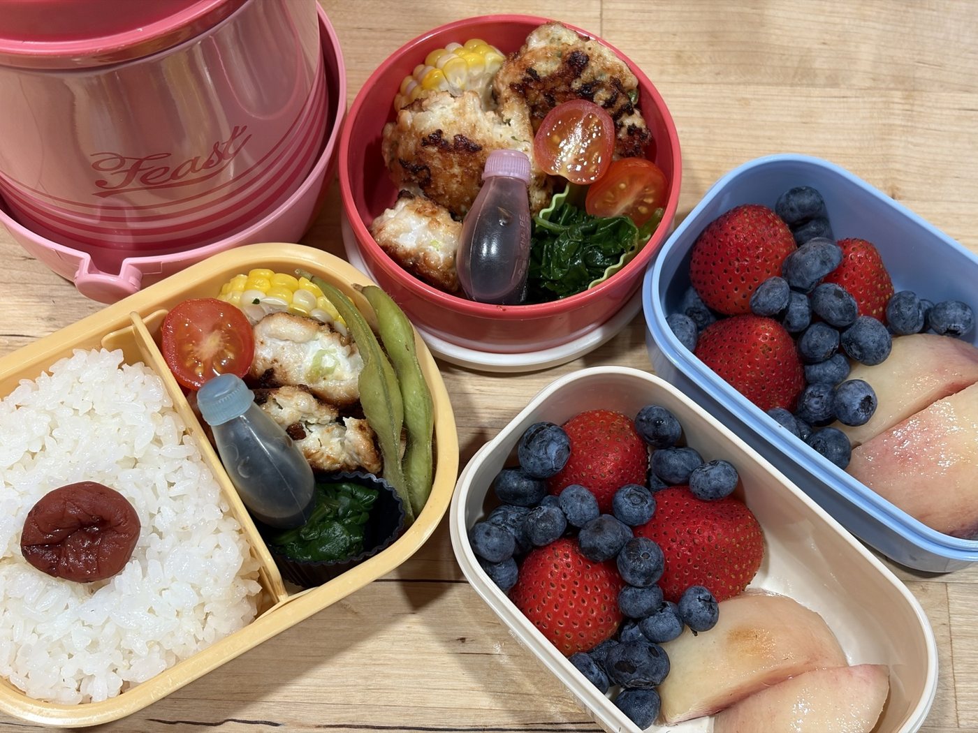 DAY 01 鶏つくね弁当とフルーツ