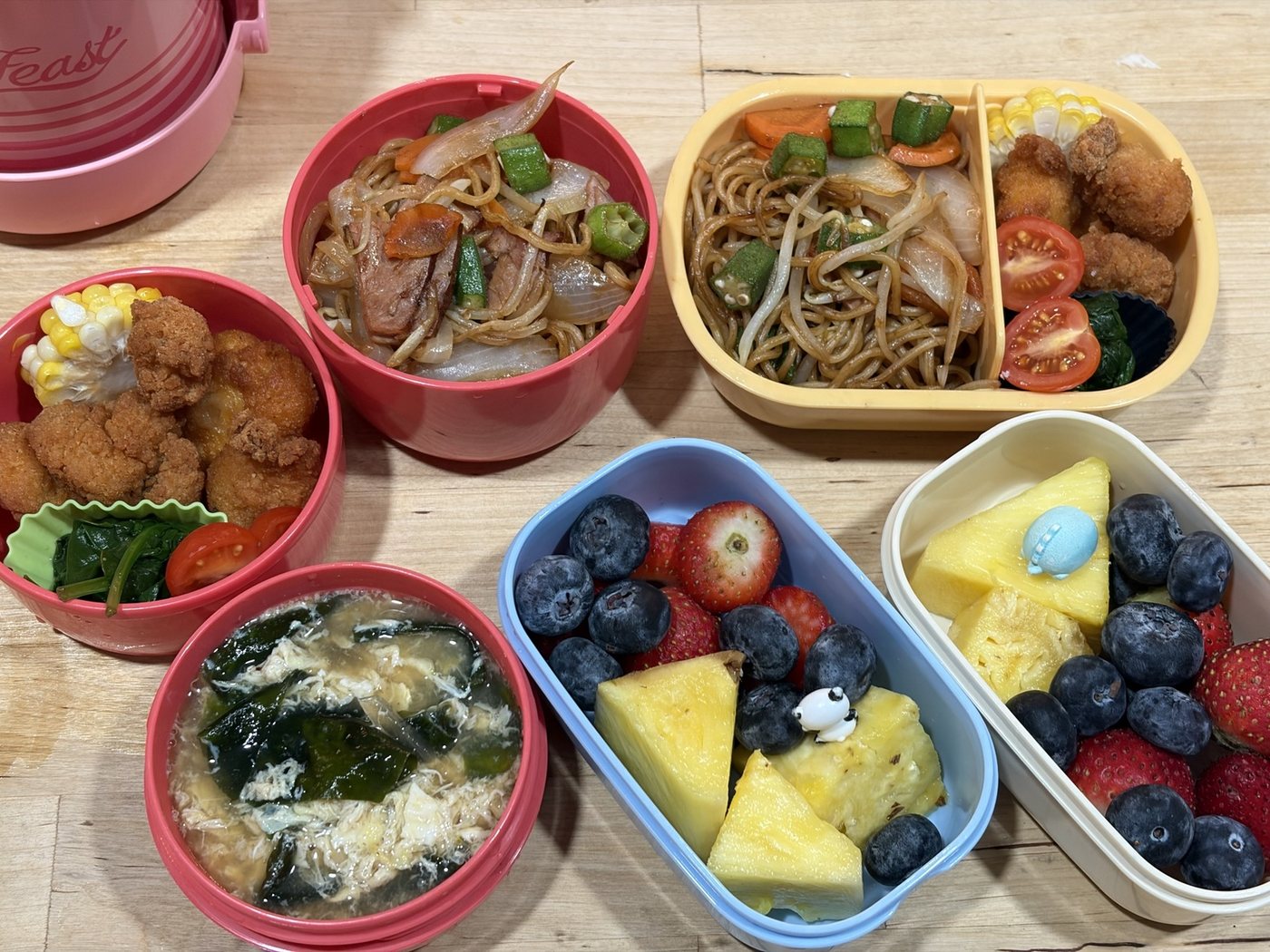 DAY 06 焼きそばとナゲットのお弁当