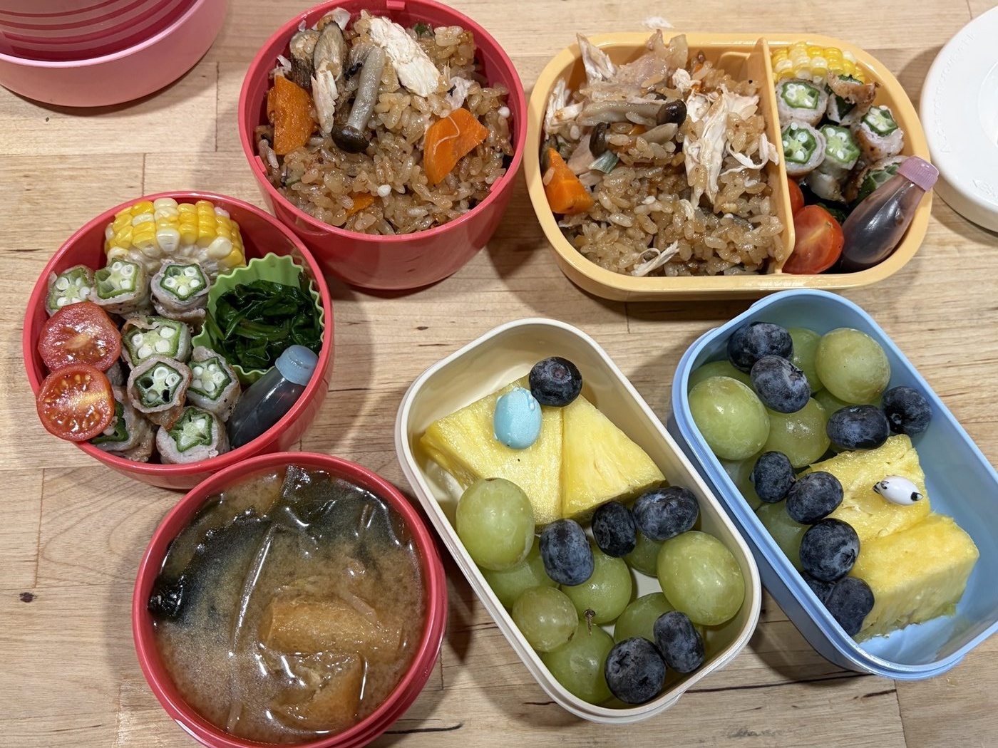 DAY 07 鶏の炊き込みご飯と豚肉のオクラ巻きのお弁当