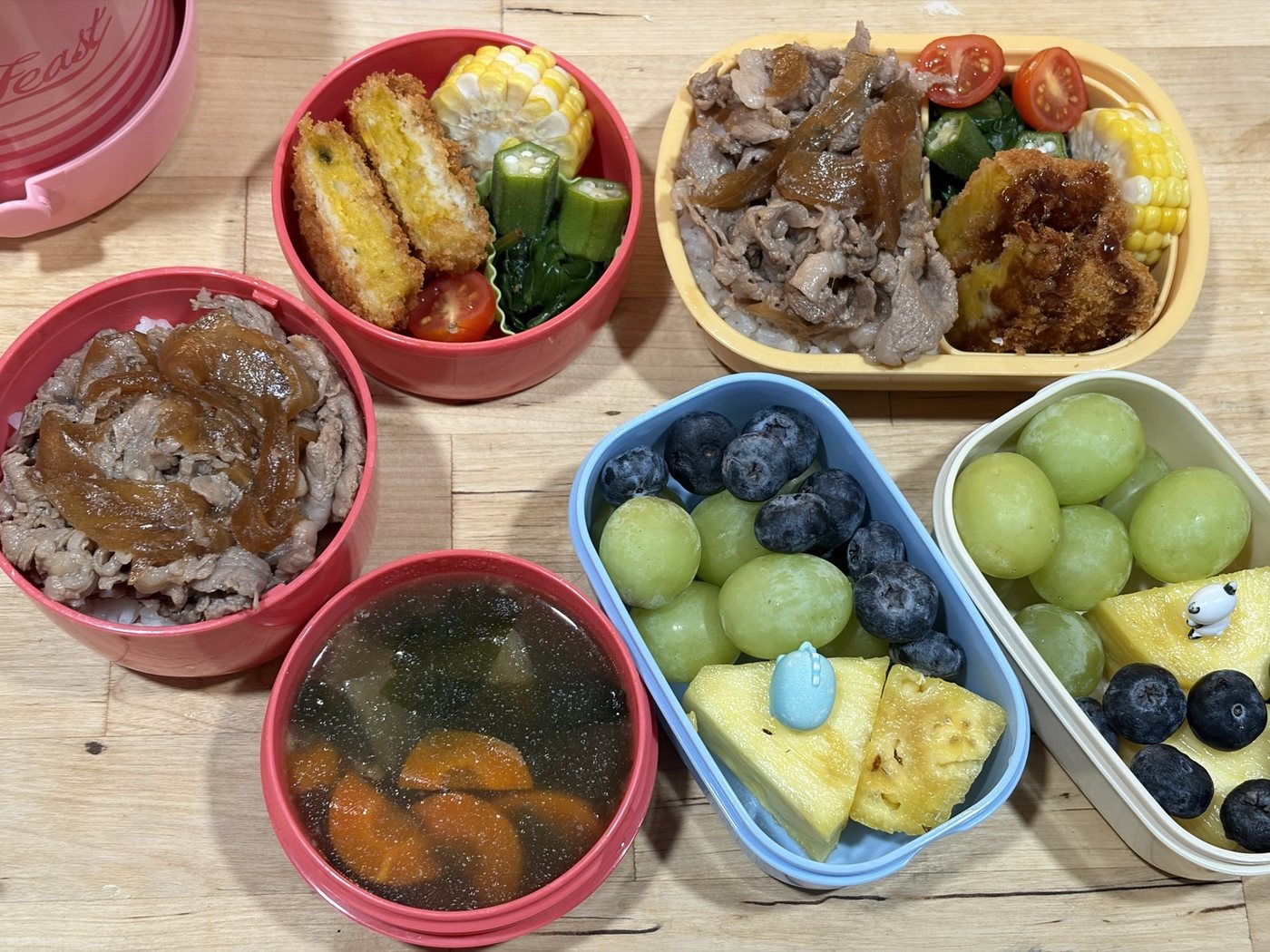 DAY 09 牛丼とコロッケのお弁当