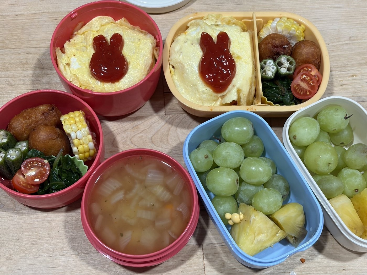 DAY 11 オムライスとコーンドッグのお弁当