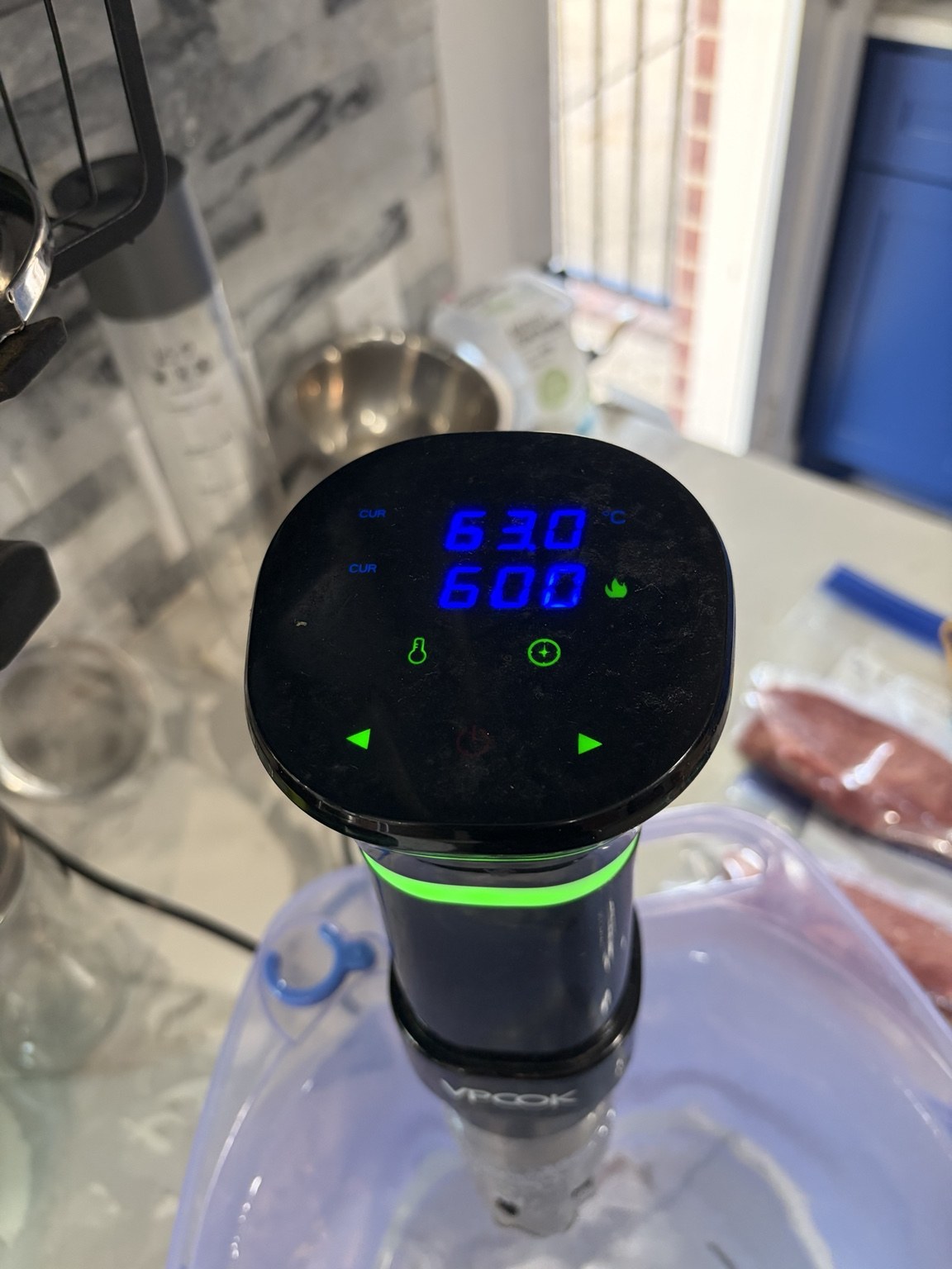VPCOK低温調理器を63℃に設定した表示