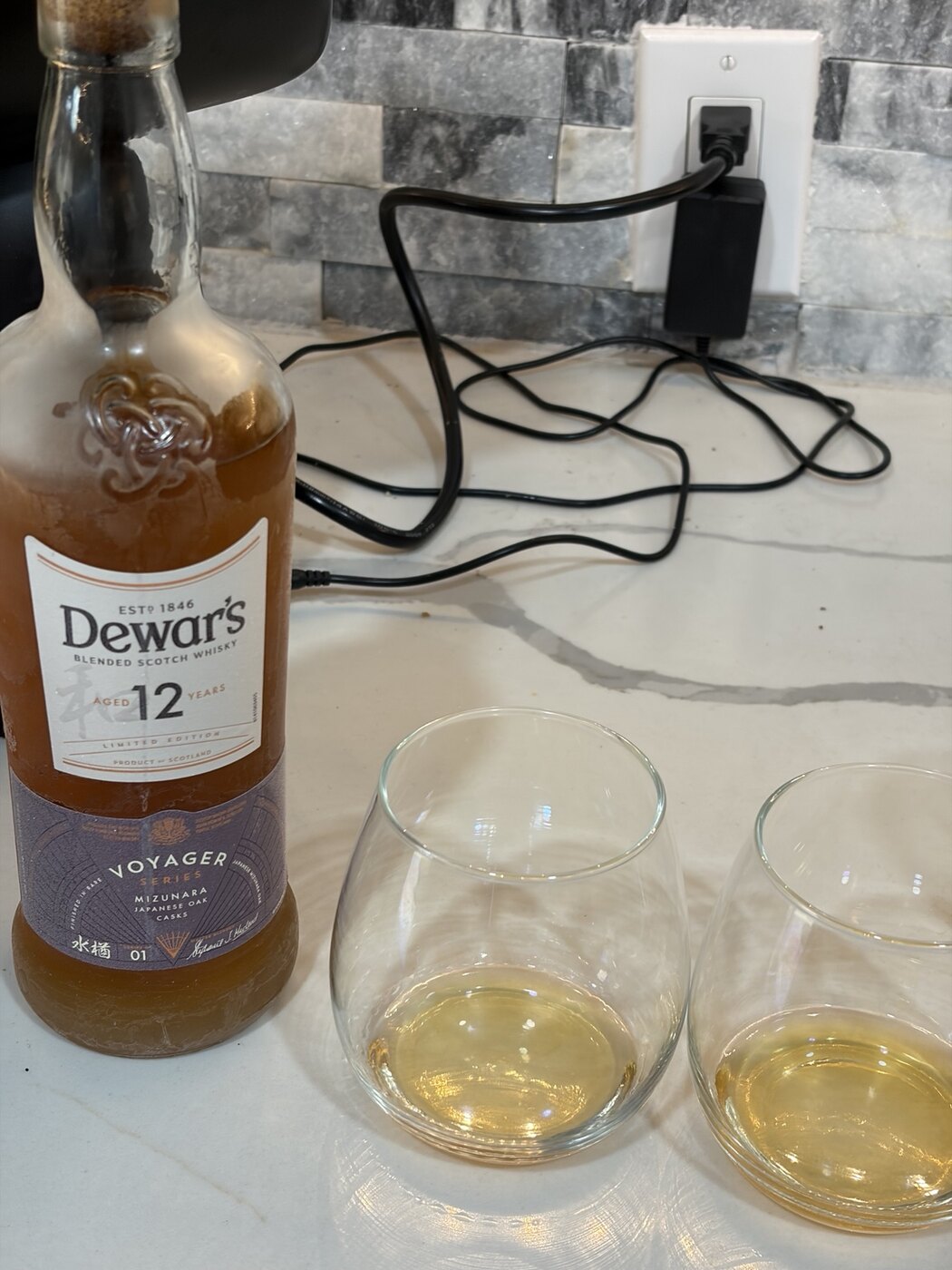 Dewars 12 Mizunaraと2つのハイボールグラス