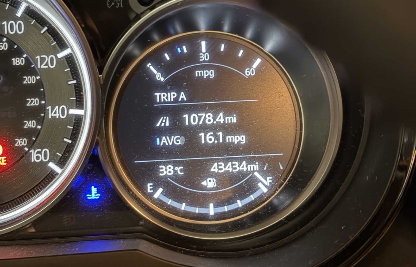 Mazda CX-9 AWDのトリップコンピューターに表示された平均16.1 mpg