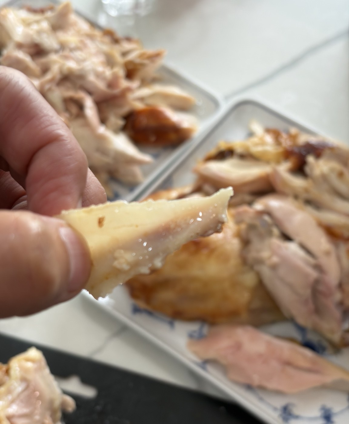 Costcoのロティサリーチキンから取り出したヤゲン軟骨